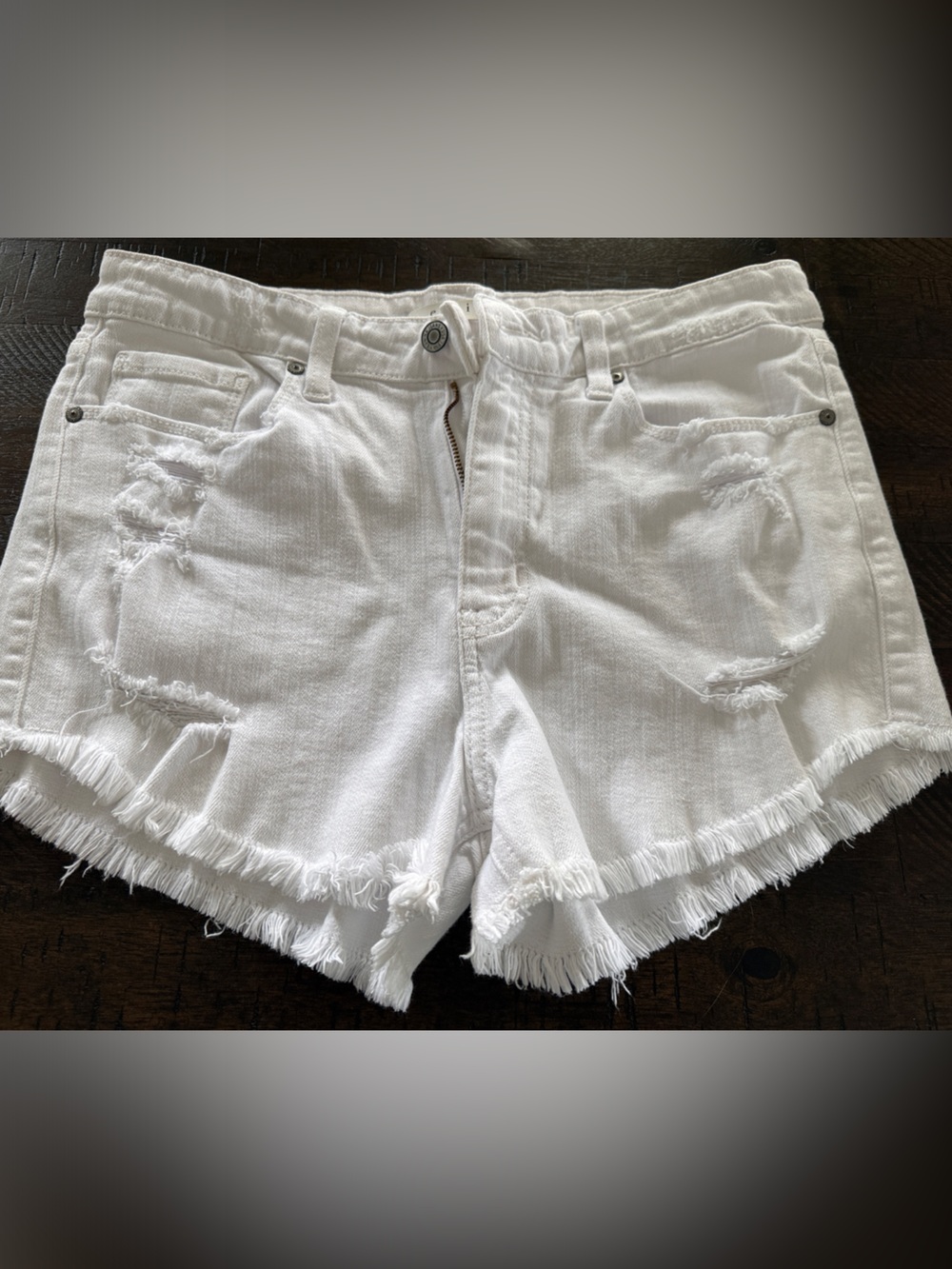 Mahina 🌺 White Distressed Frayed Hem Denim Cutoff Shorts